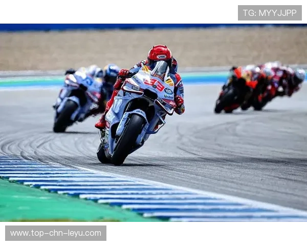 MotoGP车手在湿地条件训练中保持稳定节奏